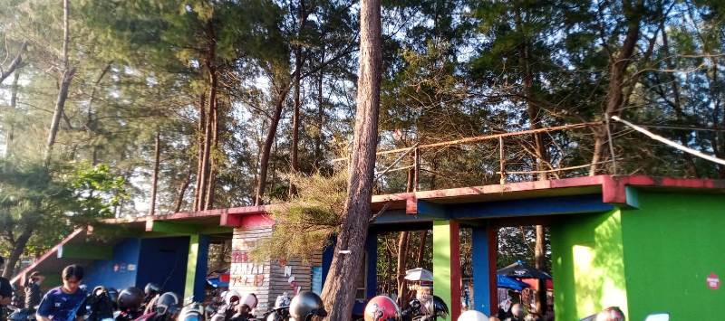 Pagar Jembatan Layang Taman Berkas  Rusak Parah, Pengunjung Resah Soal Keamanan