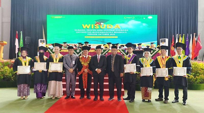 Walikota Bengkulu Ikut Hadiri  Acara Wisuda 842 Mahasiswa UMB