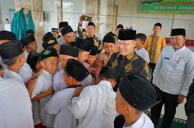 Menginspirasi, Gubernur Rohidin Masuk Pesantren Pancasila