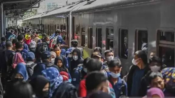 Nyaman dan Bebas Macet, Yuk Intip 5 Tips Mudik Naik Kereta Api Berikut