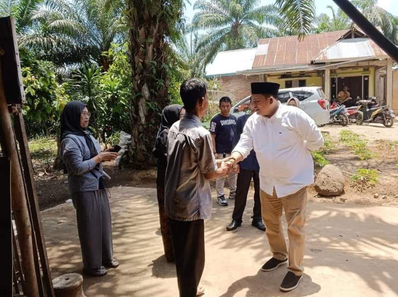 Didampingi Kadis Perikanan, Bupati Seluma Monitoring Bantuan Oven Pemanggang Ikan 