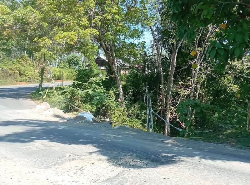 Ngeri! Jalan Rusak di Lintas Bengkulu Dekat Jurang, Pengendara Was-Was Melintas