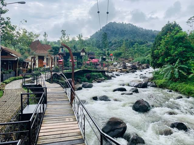  7 Rekomendasi Tempat Makan Malam Romantis di Sentul Bogor Jawa Barat