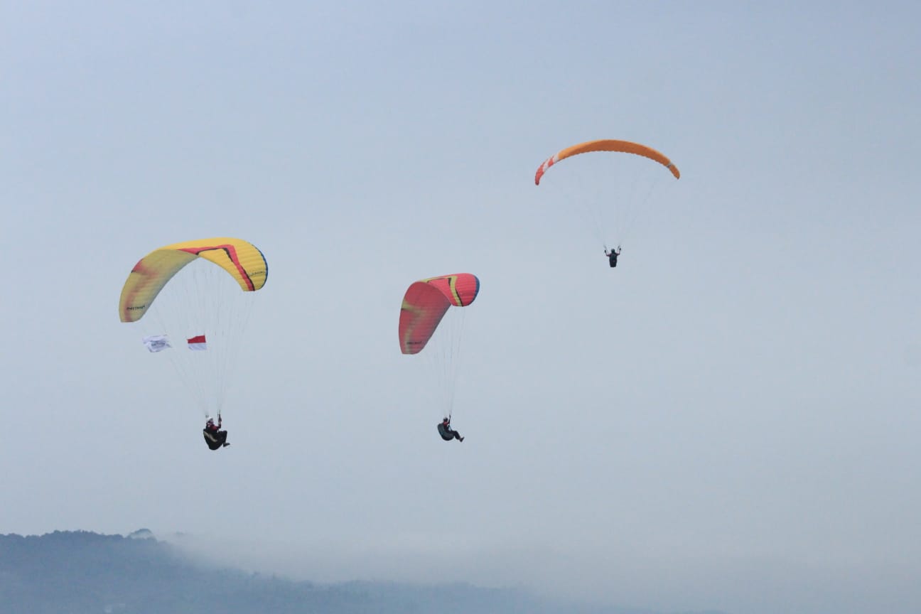 Patut Dicontoh! Pemkab dan Komunitas Paralayang Sukses Meningkatkan Kunjungan Wisatawan ke Rejang Lebong