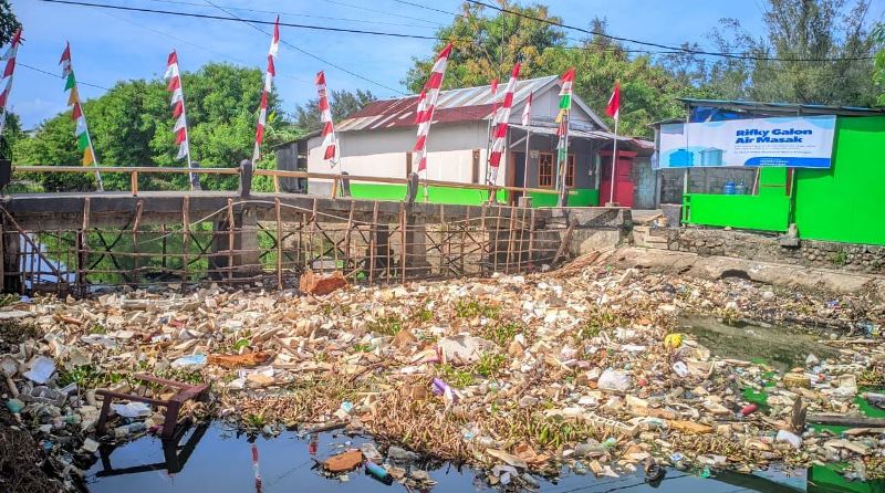 Sampah Menumpuk di Kali, RT 20 Tanah Patah Lelah Ingatkan Warga