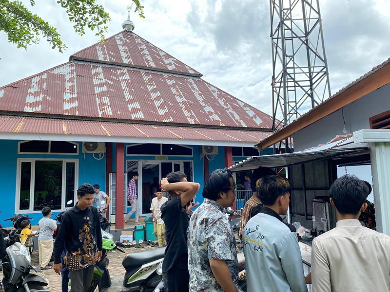 Masjid Darul Amal Sediakan Makanan dan Minuman Gratis Setiap Jumat