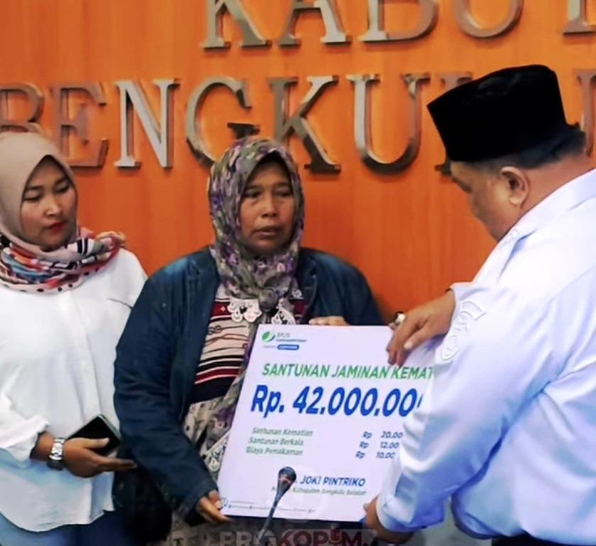 Pemda BS Serahkan Santunan Kematian, Serta Penandatanganan PKS Dengan BPJS