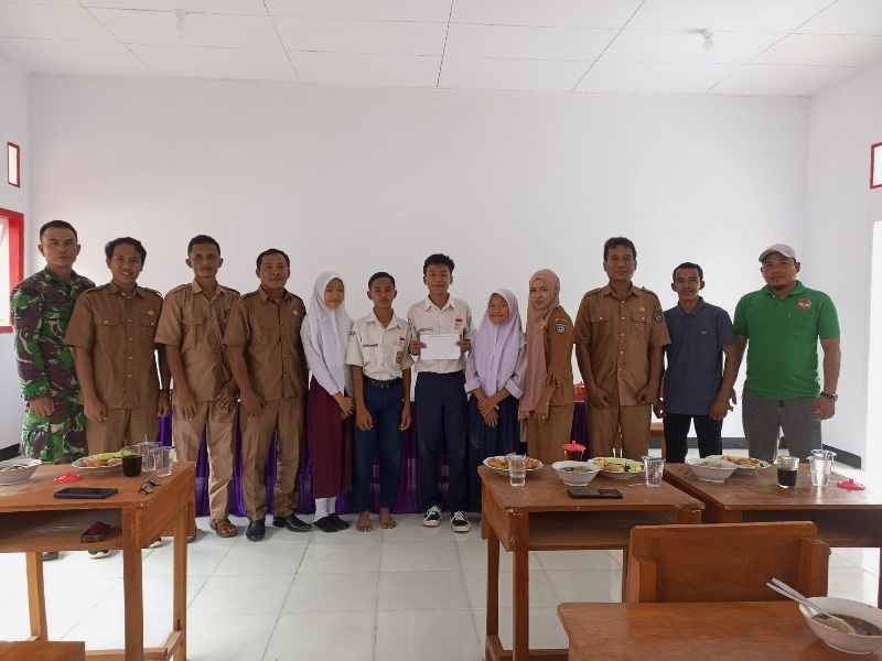Pemdes Tanjung Kemenyan Bengkulu Utara Salurkan Bantuan Langsung Tunai DD dan Reward Remaja Berprestasi