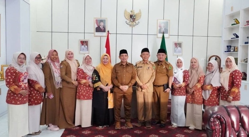 Walikota  Audiensi dengan Dinas Pendidikan  dan Ikatan Guru Taman Kanak-Kanak