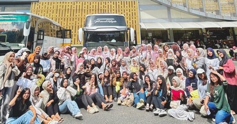 115 Mahasiswa Prodi Sendratasik Universitas Negeri Padang Kuliah Lapangan  di Kota Bengkulu