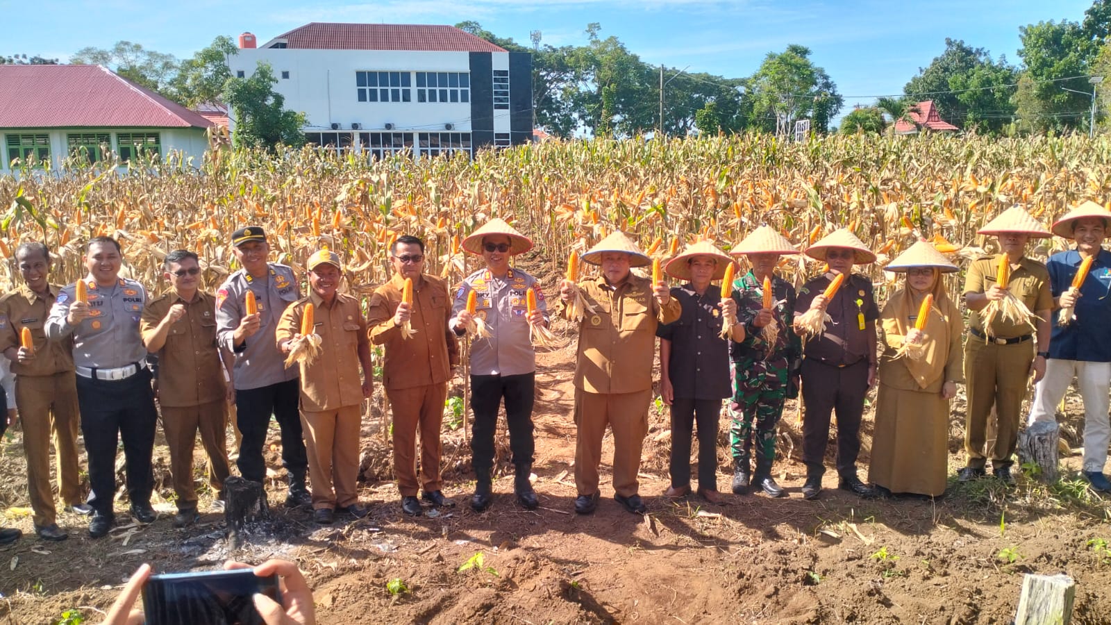 Bupati dan Kapolres Mukomuko Kompak Awasi Distribusi Pupuk ke Petani dan Bidik Tukang Oplos