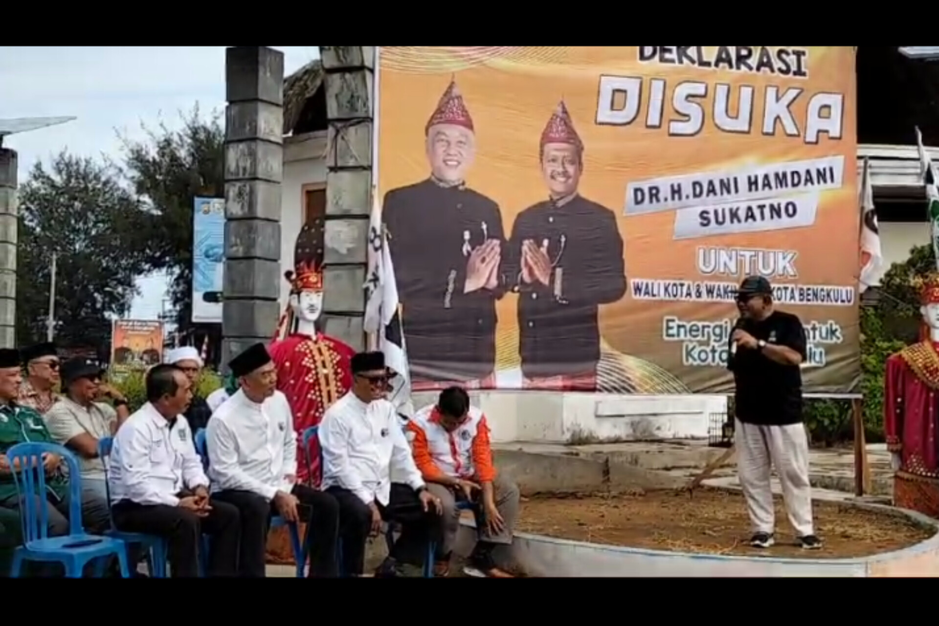 Menggelegar, Izda Putra Deklarasi Mendukung Dani Hamdani-Sukatno di Pilwakot Bengkulu