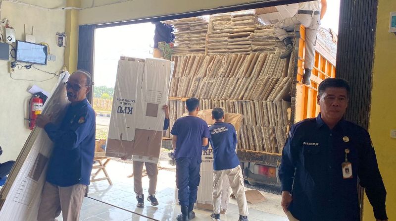 Meski Belum Semuanya,  Logistik Pemilu 2024 Mulai  Tiba di Gudang KPU Bengkulu Selatan