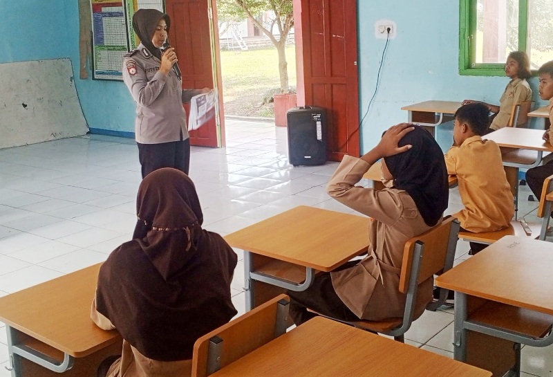 Polsek Enggano Sosialisasi Tentang Pencegahan Kenakalan Remaja di SMPN 17 Bengkulu Utara