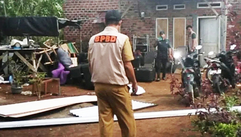 Pemkot  Bengkulu Salurkan Bantuan Darurat Untuk Korban Angin Kencang