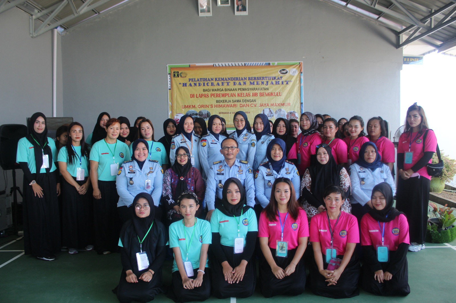 Diberi Sertifikat, Napi Lapas Perempuan Bengkulu Ikuti Pelatihan Handicraft dan Menjahit 