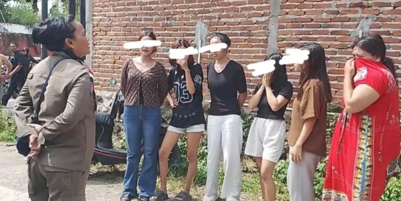 Temukan Botol Minuman Keras,  Satpol PP Kota Bengkulu  Razia  Sejumlah Rumah Kos