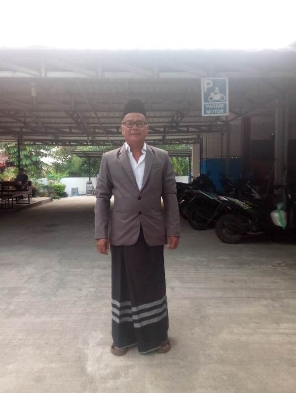 Dekat Masjid Tetapi Jauh Dari Panggilan Allah  SWT