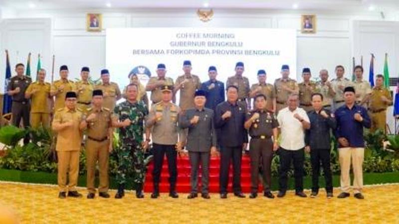 Gubernur Rohidin Perintahkan Satpol PP Tertibkan Spanduk Merusak Pemandangan dan Melanggar Aturan 