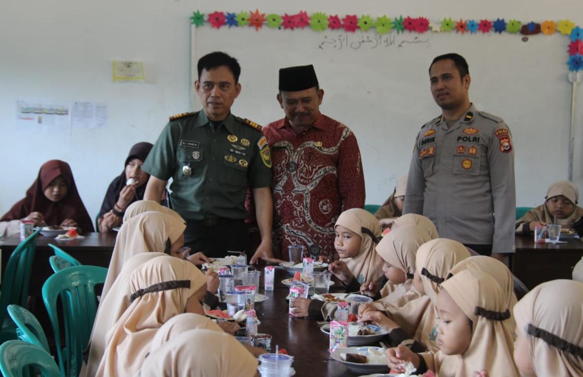 Program Unggulan Kodam II Sriwijaya Masuk ke SD Integral Hidayatullah Putri Hijau Kota Bani
