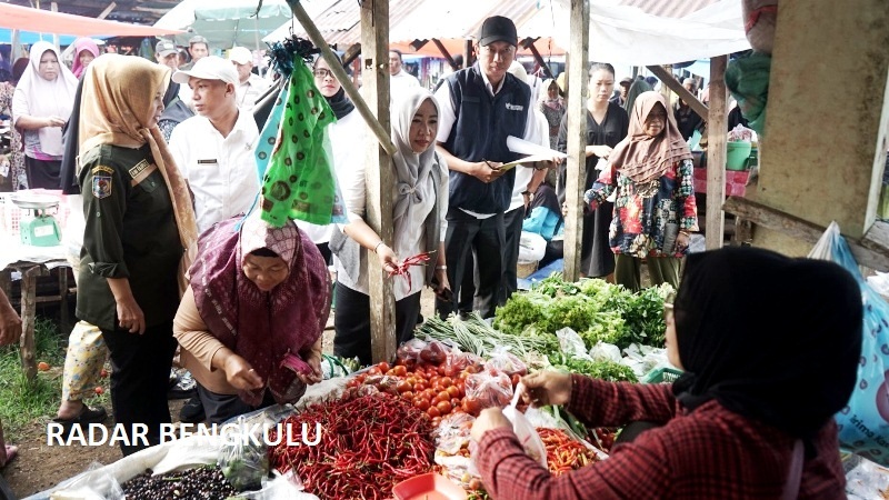  Bengkulu Tengah Lakukan Pengecekan Harga Sembako di Karang Tinggi