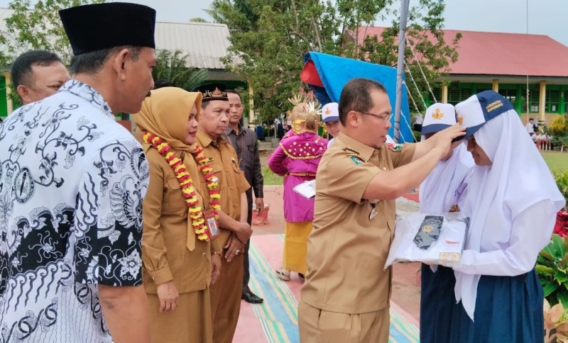 Seragam Sekolah Gratis,  Sasaran Penerimanya Diperluas