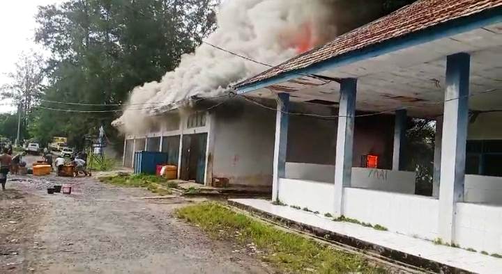 TPI Pondok Besi Kota Bengkulu Ludes Terbakar, Tiga Korban Alami Luka Bakar