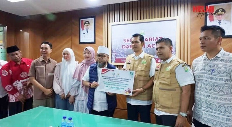 Gubernur Bengkulu Serahkan Langsung Bantuan Rp 1 Miliar kepada Pemerintah Aceh