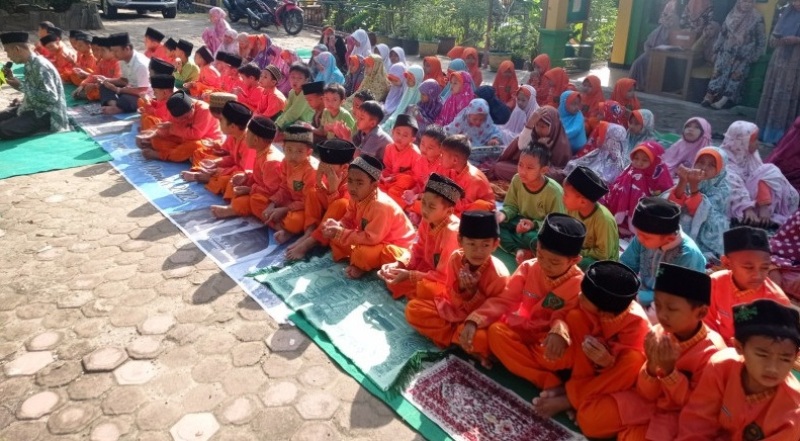 Keluarga Besar MIN 2 Bengkulu Tengah Tingkatkan Ibadah di Bulan Suci Ramadan