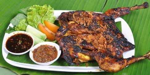 Segarnya Ayam Bekakak Cilegon: Pedas, Manis, Menggoda