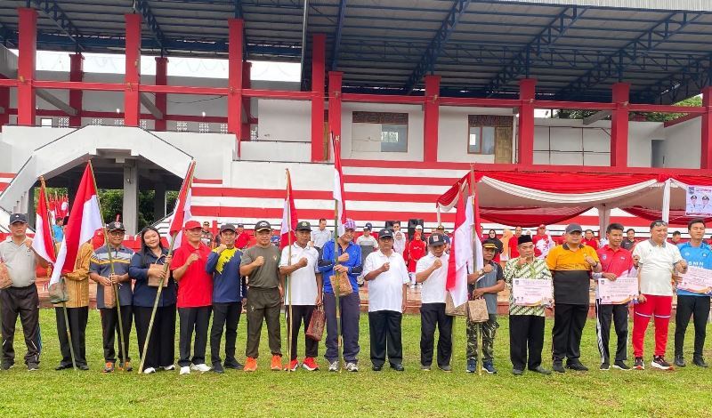 Pemkab Bengkulu Utara Bagikan Bendera Merah Putih