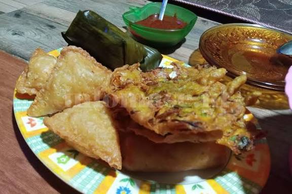 Gorengan dan Es Buah Menjadi Takjil Setiap Bulan Puasa 