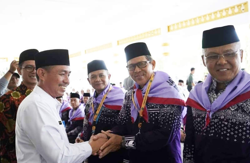 Lepas Jamaah Calon Haji, Ini Pesan  Sekda Bengkulu Selatan 