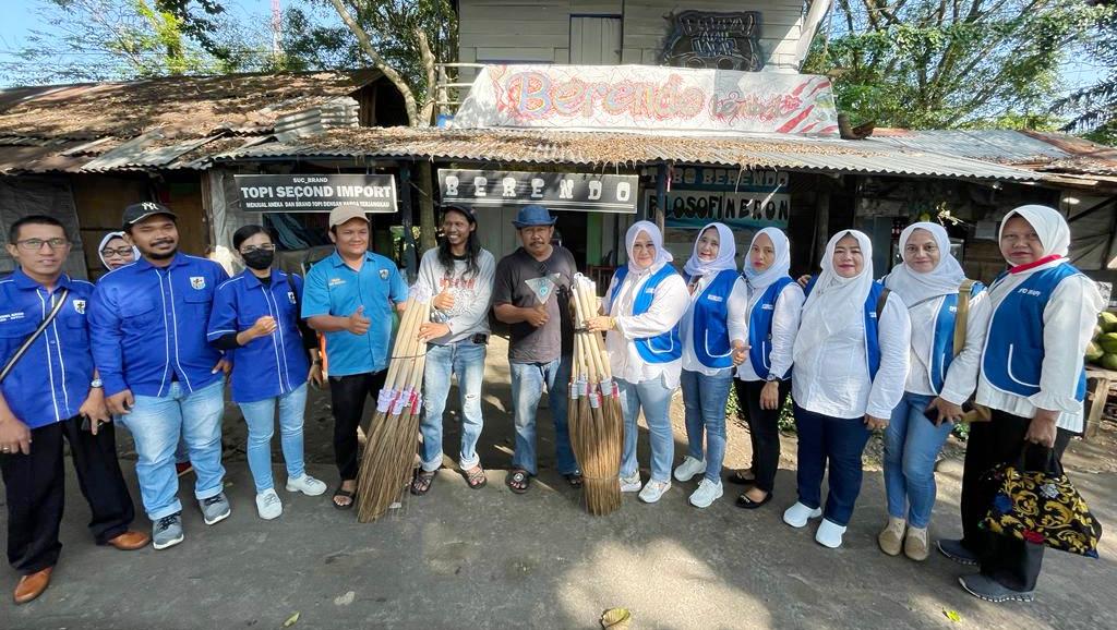 Rawat Kebersihan Danau Dendam, KNPI Gandeng IWAPI