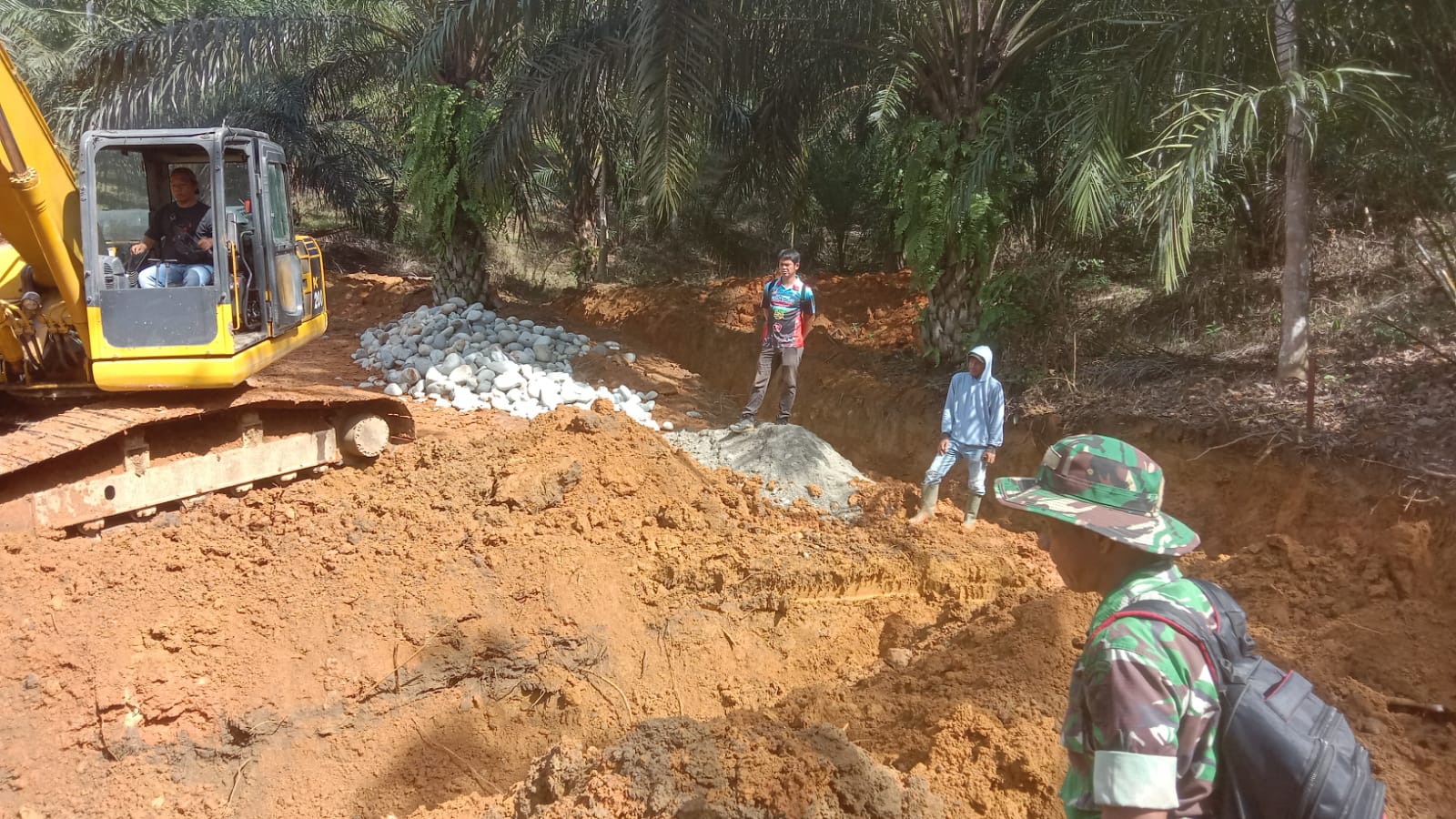 Progres Pembuatan Plat Dekker TMMD Ke-124 Kodim 0408/BS, Memasuki Proses Pemasangan Pondasi