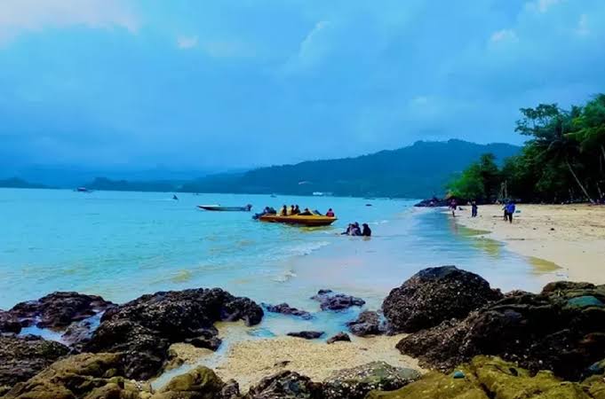 Pesona Pantai Mutiara, Tempat Wisata Yang Indah di Gumano Sulawesi Tenggara, Cocok Banget Buat Healing Bareng 