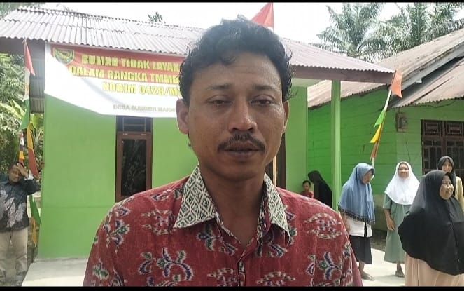 Subriyanto, Penerima Bedah Rumah TMMD Menangis Haru Saat Rumahnya Dikunjungi Jendral TNI