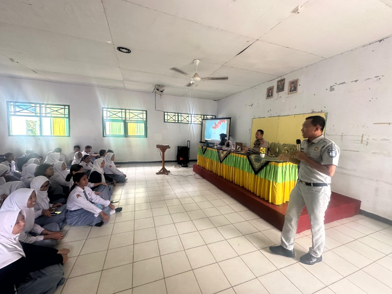 Jasa Raharja dan Satlantas Polres Gelar Sosialisasi Tata Tertib Belalu Lintas di SMAN 1 Bengkulu Utara