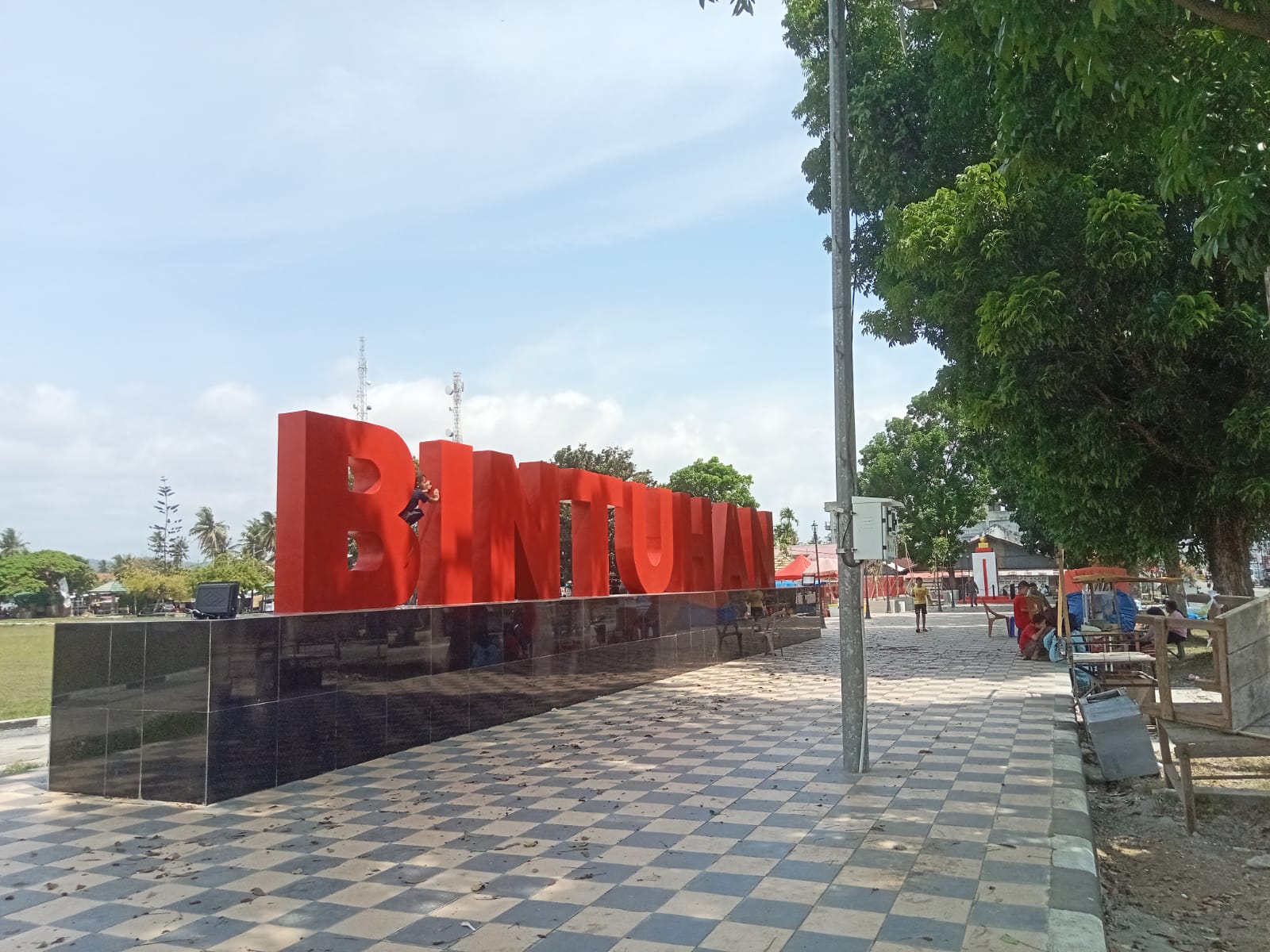 Sudah Rapi dan Indah, PKL di Taman Alun-Alun Lapangan Merdeka Kota Bintuhan Ditertibkan