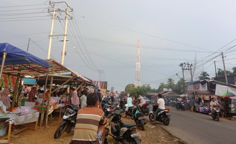 Berkah Ramadhan, Pemburu Takjil Padati Simpang 4 Lais