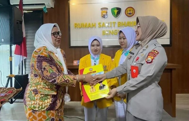 19 Mahasiswa Kebidanan FIKes Unived Diserahkan ke RS Bhayangkara Bengkulu