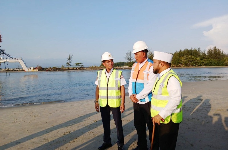 KMP Pulo Tello Turunkan  Penumpang di Tengah Laut