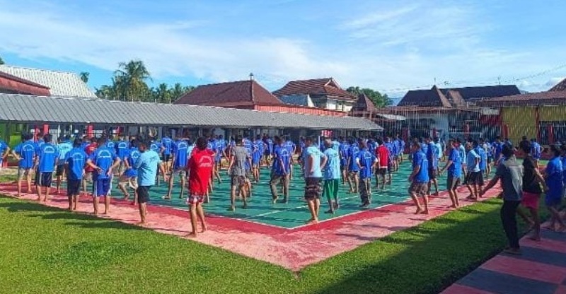 Jaga Kesehatan,  Warga Binaan Lapas Arga Makmur Senam Bersama