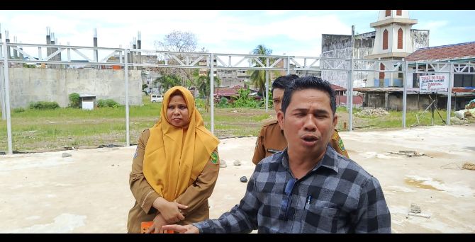 Dr. Elfahmi Lubis : Taat Hukum, Pemkot Sukarela Bongkar Tiang Baja Ringan Lapak Pedagang Sebelah PTM
