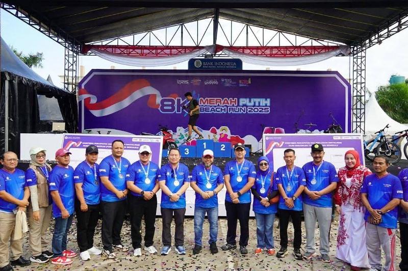 Wakil Walikota Bengkulu Bersama Asisten II Hadiri Even 8K Merah Putih Beach Run 2025