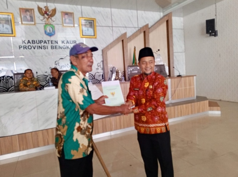 Senang, Pemilik Lahan Rumah Dinas Bupati Kaur Terima Ganti Rugi Setelah 21 Tahun