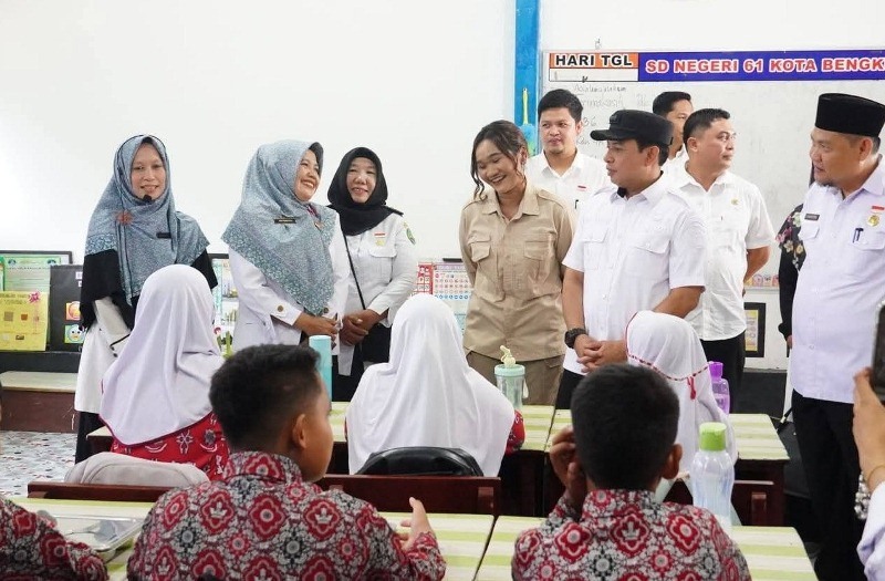 Teruslah Pertahankan Kebersihan Lingkungan, Walikota Apresiasi Kepala SDN 61 Kota Bengkulu