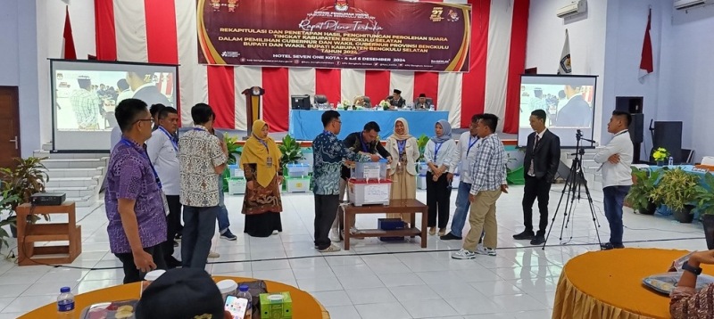 Rapat Pleno KPU  Bengkulu Selatan, Gusnan Mulyadi-Ii Sumirat Unggul