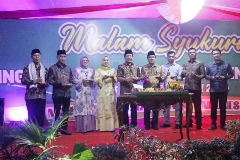 Sudah Banyak Kemajuan Diraih, Potong Tumpeng Warnai Syukuran Hari Ulang Tahun Seluma ke - 21