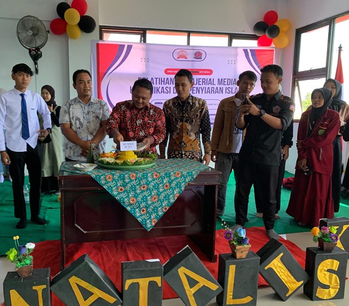 Meriah, Program Studi Komunikasi dan Penyiaran Islam  Potong Tumpeng 